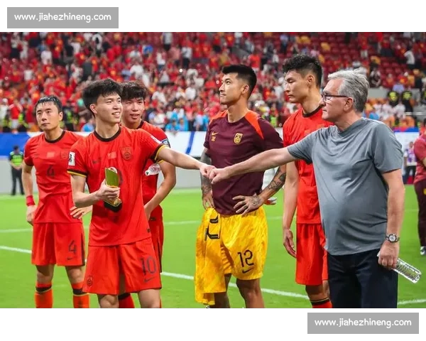 国足选帅开启年轻化转型，东亚杯启用过渡教练组